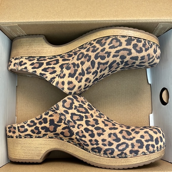 NWT! Dansko Leopard Suede Clog. Women’s size 37. - Picture 8 of 8